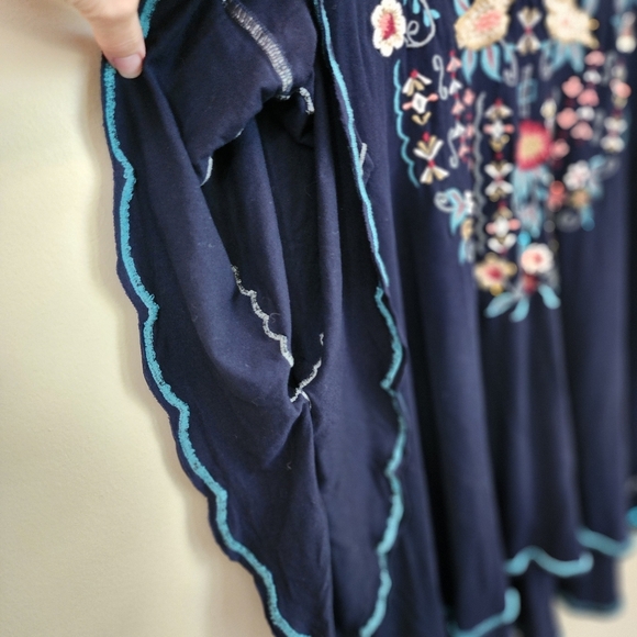 Caite Size S Embroidered Navy Top Floral Athleta Tunic Batwing Sleeves - Picture 6 of 9